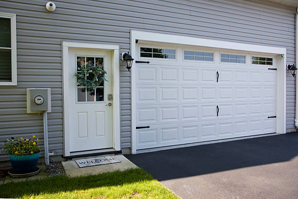 24/7 Emergency Garage Door Panel Replacement experts in Jessup, MD
